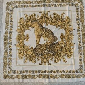 93. Vintage Lise Watier scarf Made in Italy 35x35